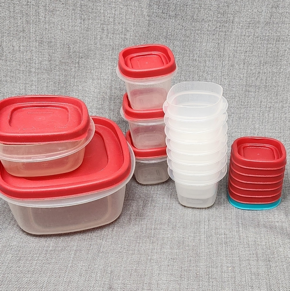 Rubbermaid Red Square Easy Find Replacement Storage Containers